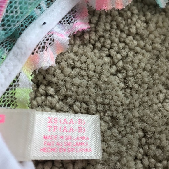 PINK AND VICTORIA’s SECRET LACE BRALET - Picture 4 of 4